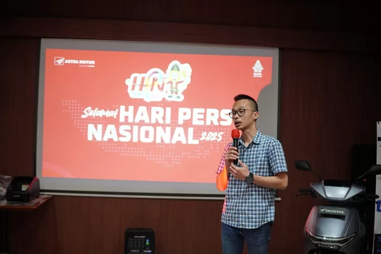 Henry Setiawan Marketing Manager Astra Motor Jateng menyampaikan sambutannya kepada Jurnalis