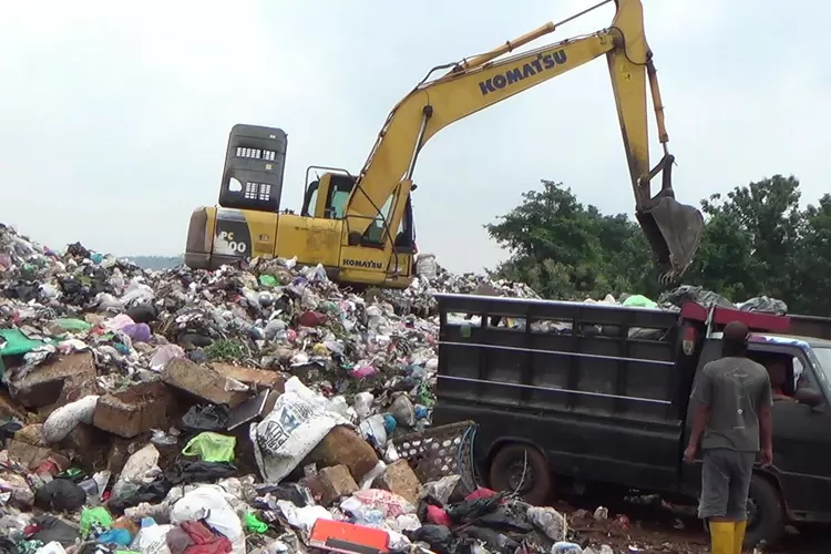 Kondisi sampah di TPA Darupono yang mulai penuh. (edi prayitno/kontributor kendal)