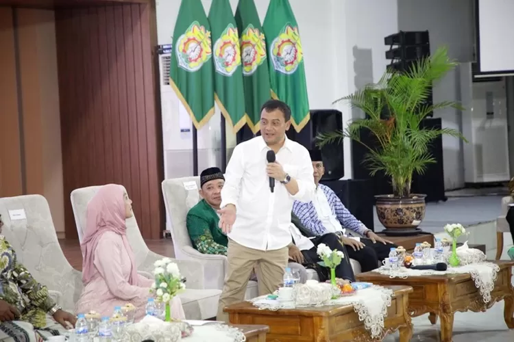 Gubernur Jateng Ahmad Luthfi di Pendapa Kabupaten Kendal. Luthfi menyatakan potensi desa bisa jadi basis pembangunan.  (Humas Jateng)