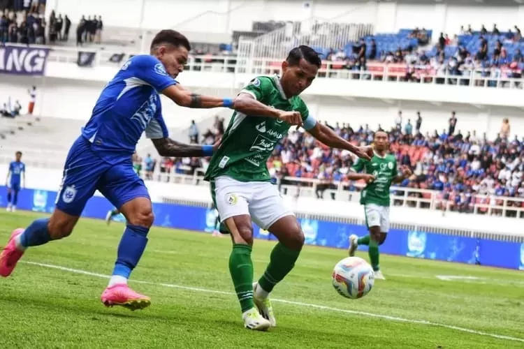 PSS Sleman saat bertanding melawan PSIS di Stadion Jatidiri semarang. PSS akan menjamu Persis Solo di Stadion Jatidiri.  (Ayosemarang.com/ Audrian Firhannusa)