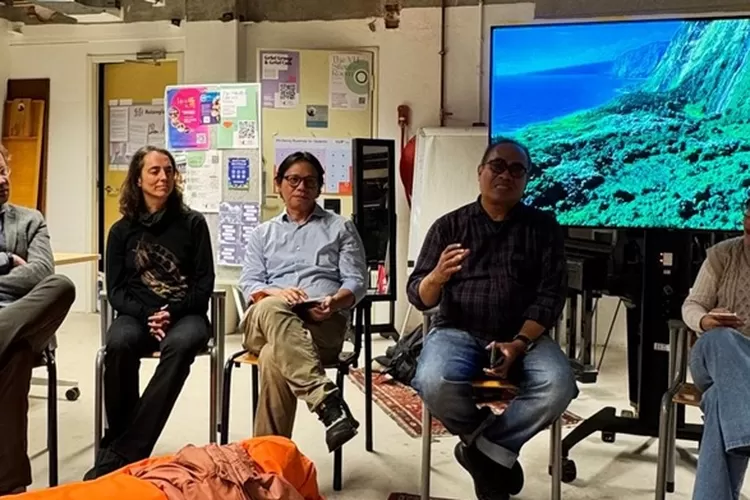 Universitas Vrije Amsterdam Nobar Film Colonial Debris