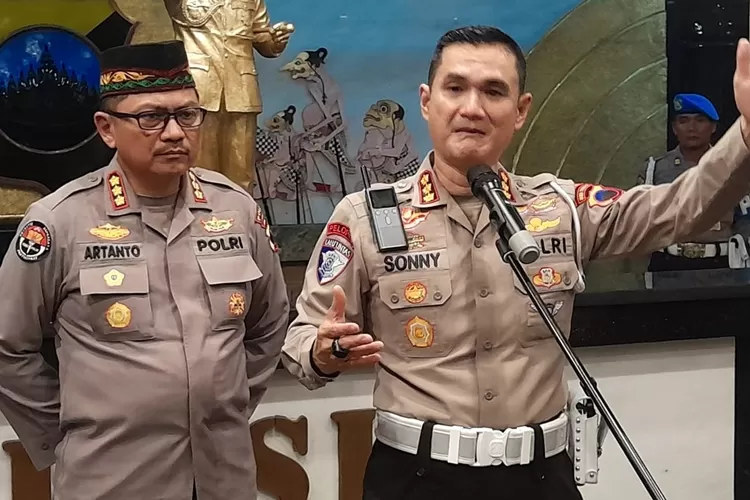 Dirlantas Polda Jateng Kombes Sonny Irawan menuturkan jika pihaknya punya program Valet Ride untuk mengangkut motor pemudik dari Brebes.  (Ayosemarang.com/ Audrian Firhannusa)