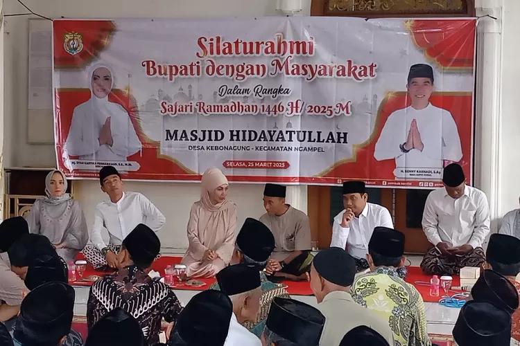 Safari ramadhan bupati dan wakil bupati Kendal di Masjid Hidayatullah Desa Kebonagung Ngampel.  (edi &nbsp;prayitno/kontributor kendal  &nbsp;)