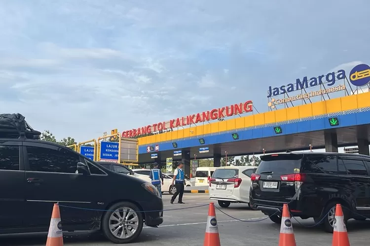 Polisi masih terapkan One Way Lokal di Jawa Tengah. Saat ini volume kendaraan masih stabil.  (Istimewa)
