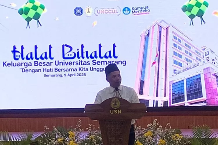Rektor USM, Dr. Supari, S.T.,M.T. dalam acara halalbihalal keluarga besar USM.
