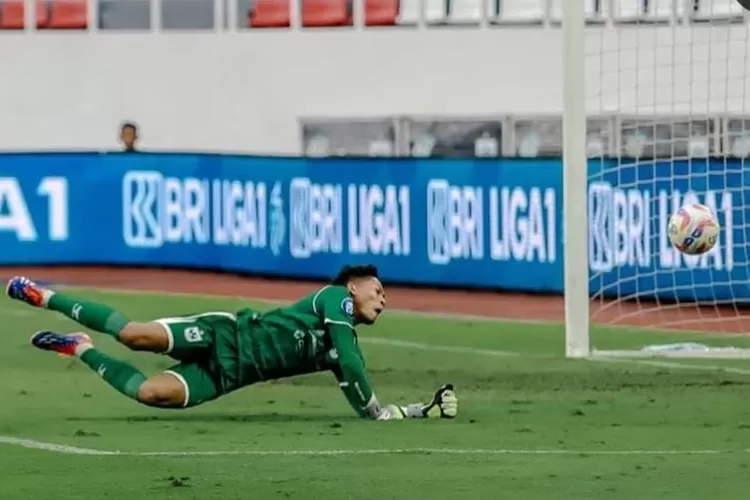 Kiper PSIS Semarang Syahrul Trisna menyebut timnya wajib raih poin maksimal di setiap laga.  (Instagram Syahrul)