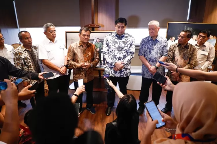 Gubernur Jateng Ahmad Luthfi saat melakukan kunjungan kerja ke Kementerian PKP Jakarta.  (Humas Jateng)