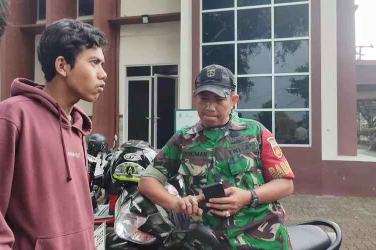 Anggota Bhabinsa yang mendatangi diskusi mahasiswa UIN Walisongo Semarang. Pihak UIN belum terima pernyataan resmi. (Istimewa)