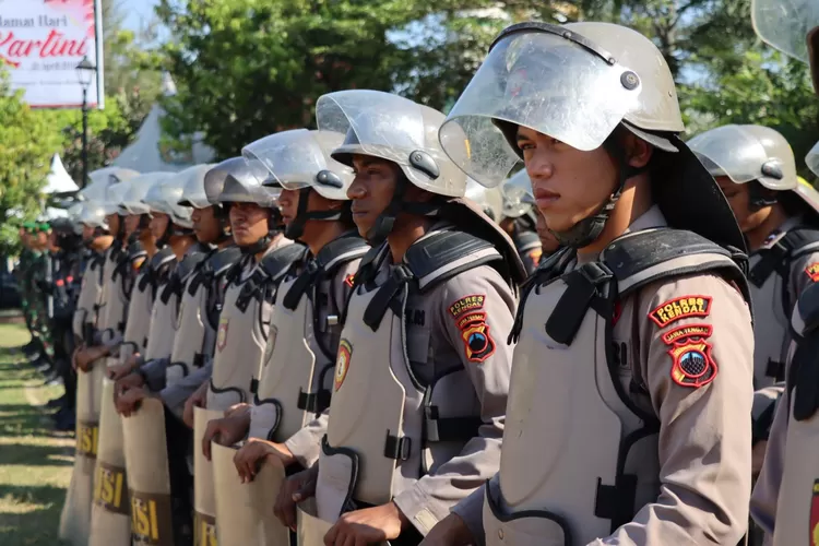 Pasuka yang disiapkan untuk pengamanan peringatan hari buruh internasional dalamapel di alun-alun Kendal Rabu 30 April 2025.  (edi prayitno/kontributor kendal)