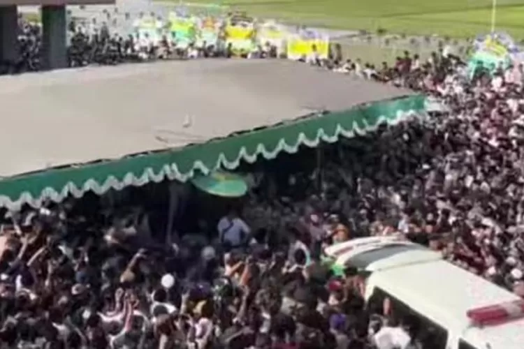 Ribuan pelayat iringi pemakaman Gus Alam di Ponpes Al Fadlu 2 Kendal. (istimewa)