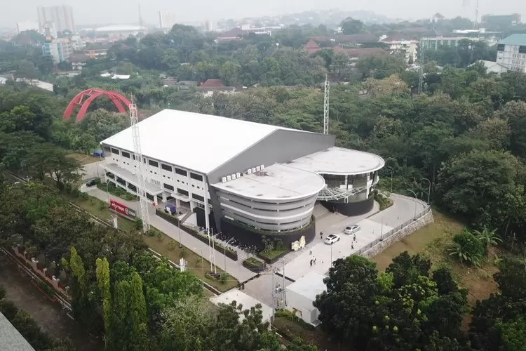 Lapangan badminton Polytron Stadium Undip dari foto udara. Dengan standar internasional, lapangan ini punya misi menjaring atlet berprestasi dari kampus. (doc)