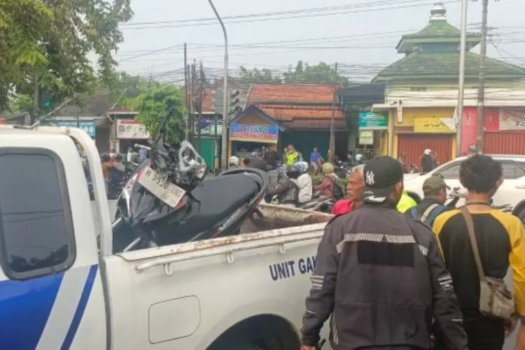Kondisi motor korban yang mengalami kecelakaan di Jalan Soekarno-Hatta Semarang. Polisi masih menyelidiki adanya dugaan jambret. (istimewa)