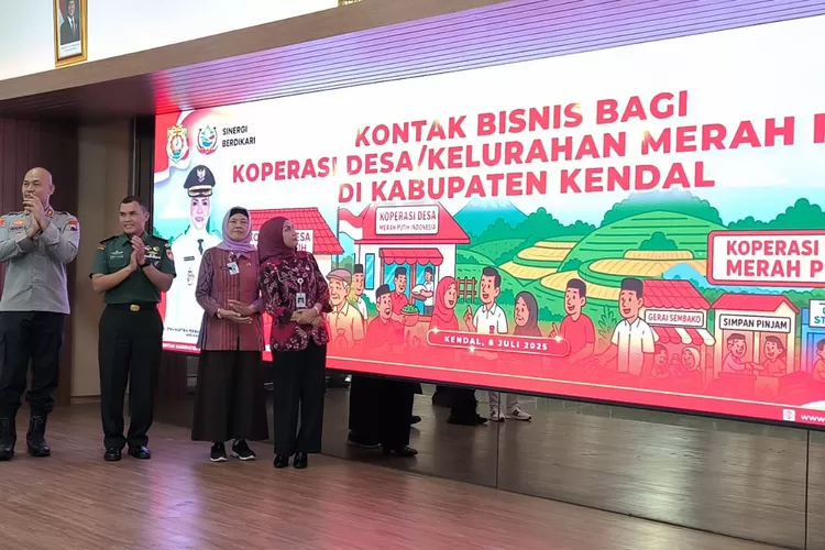 Bupati Kendal membua kontak bisnis Koperasi desa merah putih dengan sejumlah BUMN di Pendopo Bahurekso Selasa 8 Juli 2025.  (edi prayitno/kontributor kendal)