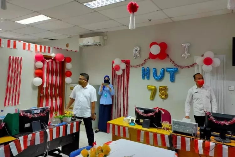 Contoh dekorasi 17 Agustus kantor.  (disbudpar.batam.go.id)