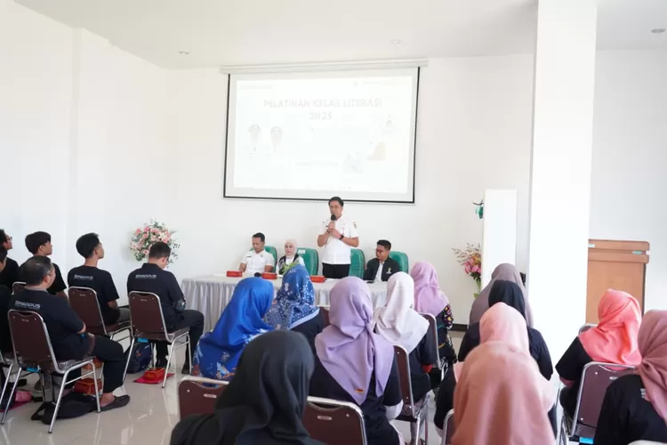 Pembukaan kelas keterampilan literasi Dinarpus Kendal.  (dokumen)