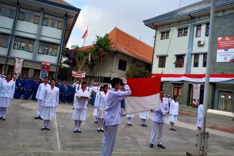 Contoh susunan upacara 17 Agustus 2025 lengkap dengan teks protokol. (bss.ub.ac.id)