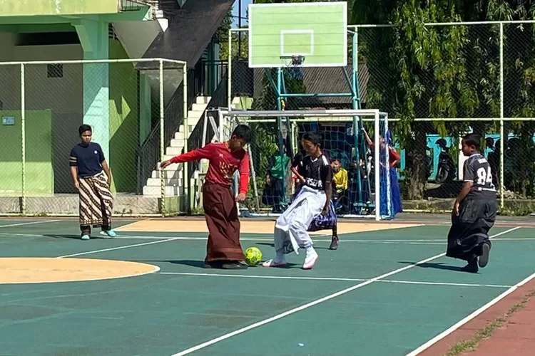 Lomba futsal sarung dalam rangka HUT kemerdekaan RI ke 80, Jumat 15 Agustus 2025.  (edi prayitno/kontributor kendal)