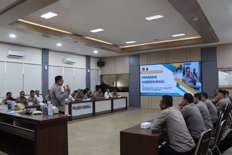 Sosialisasi Platform Police Tube dan Pelatihan Teknik Public Speaking di Aula Maporles Kendal.  (dokumen)