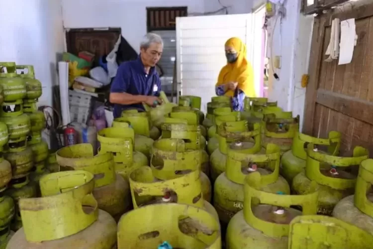 Pemerintah terapkan kebijakan baru pembelian gas LPG 3 kg wajib pakai NIK KTP mulai tahun 2026.  (dok ayosemarang)