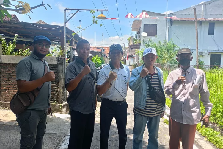 Perwakilan Forum Aspirasi Masyarakat Desa usai beraudiensi dengan inspektorat Selasa 2 September 2025.  (edi prayitno/kontributor kendal)