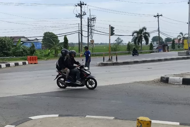Suasana di perempatan Pos Pantes saat traffic light masih belum menyala.  (Dokumen)