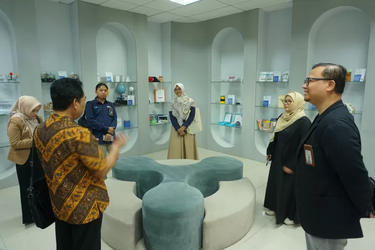 PT PLN Indonesia Power Unit Pembangkitan (UBP) Semarang melalui gugus tugas Srikandi PLN mendorong kolaborasi antara dunia industri dan akademisi dalam upaya membangun peradaban yang berkelanjutan melalui program &ldquo;Srikandi Goes to Campus&rdquo; yang digelar bersama mahasiswa UNNES. (Dok.)