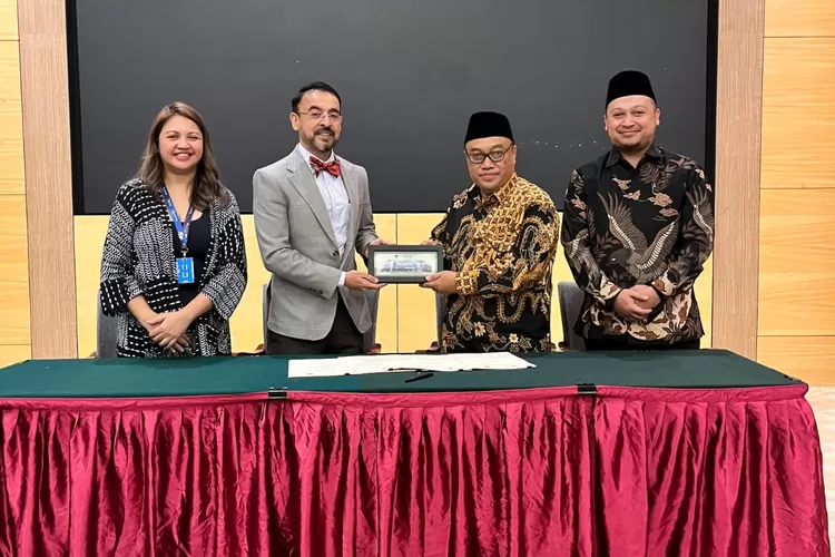UNISMA secara resmi menandatangani nota kesepahaman (MoU) dengan University Malaya-Wales (UMW) dan SEGi University di Malaysia.  (Dok.)