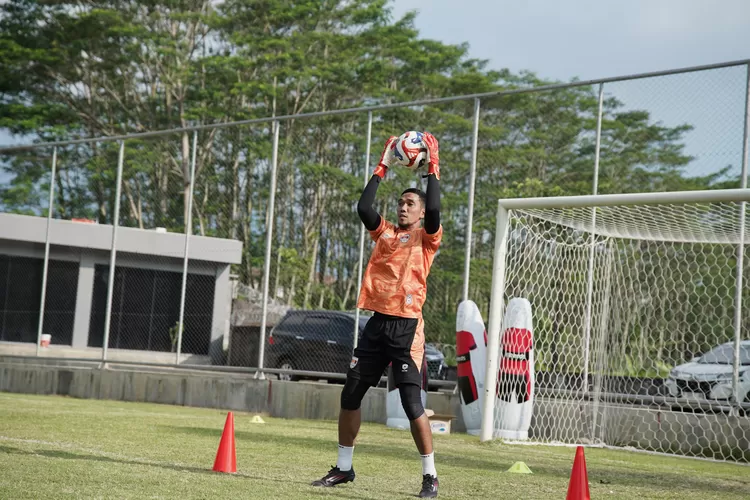 Try Hamdani Goentara saat berlatih dengan Kendal Tornado FC.  (dokumen  &nbsp;)
