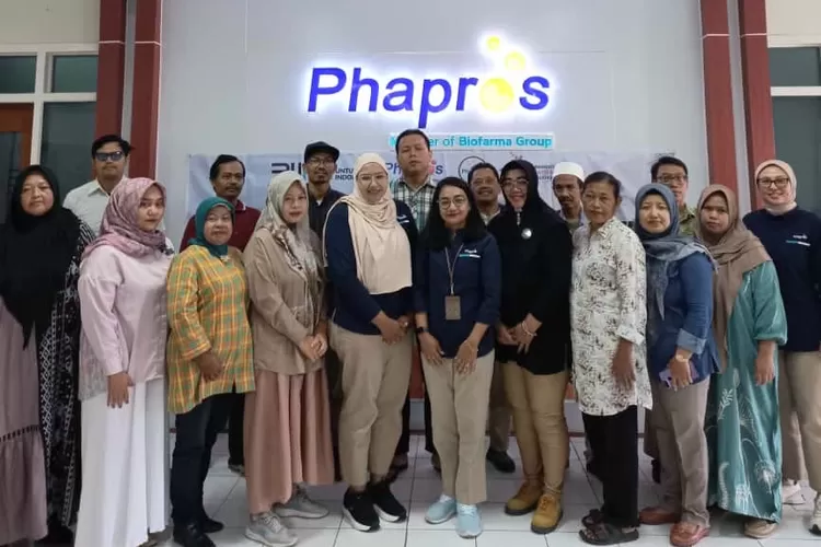 PT Phapros Tbk mendukung pengembangan Usaha Mikro, Kecil, dan Menengah (UMKM) dengan menyalurkan dana kemitraan sebesar Rp 2,9 miliar hingga September 2025.  (Dok.)
