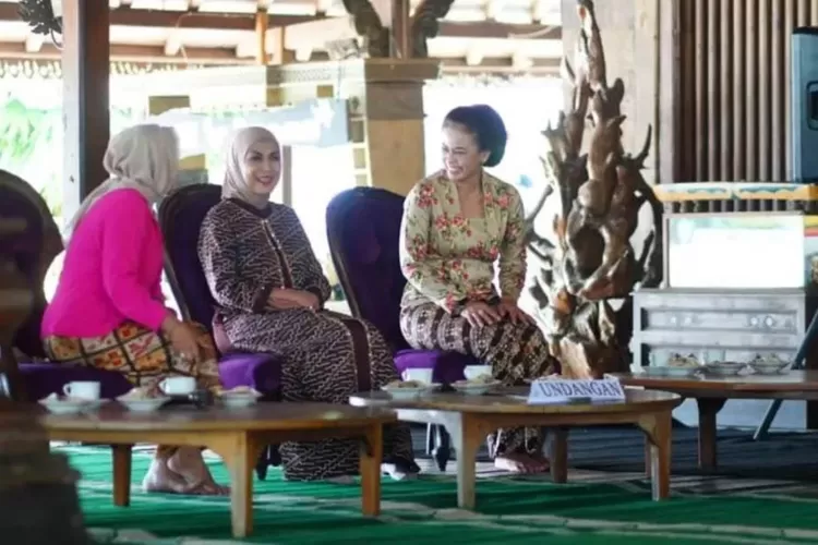 Bupati Kendal saat menghadiri pelantikan Pengurus Paguyuban Trah Mataram Nusantoro . (dokumen)