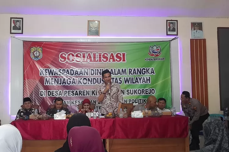 Sosialisasi Kewaspadaan Dini dalam Rangka Menjaga Kondusivitas Wilayah di Desa Pesaren Sukorejo.  (edi prayitno/kontributor kendal)