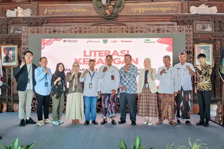 Gerakan Nasional Cerdas Keuangan (Gencarkan) yang digelar oleh Otoritas Jasa Keuangan (OJK), bersama Bank Jateng Cabang Kudus di Pendapa Kabupaten Kudus pada Kamis (21/8/2025). &nbsp; (Dok.)