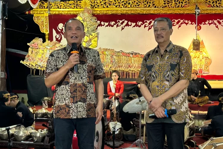 Ketua DPRD Jawa Tengah, Sumanto, mengajak masyarakat untuk menggali dan menerapkan nilai-nilai luhur yang terkandung dalam cerita pewayangan.  (Dok.)