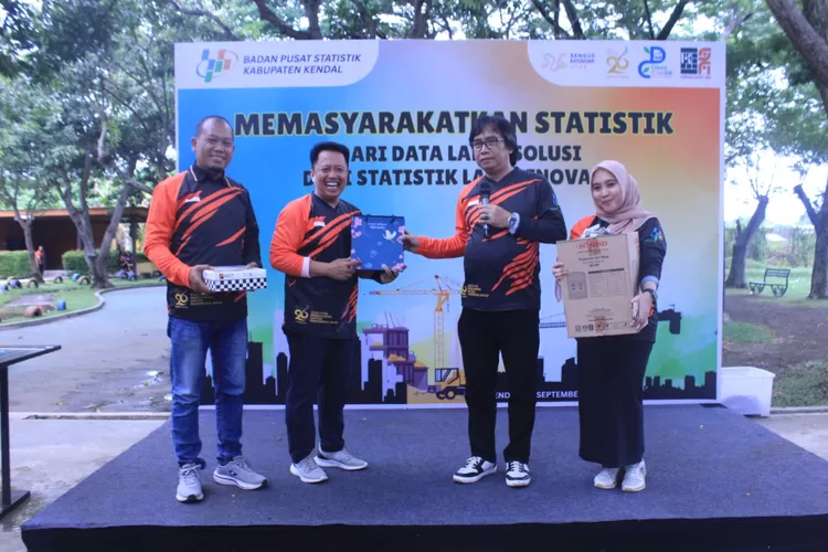 Rangkaian HSN 2025 BPS Kendal yang mengusung jargon Memasyarakatkan Statistik, Dari Data Lahir Solusi, Dari Statistik Lahir Inovasi.  (dokumen)