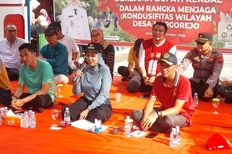 Bupati Kendal saat kegiatan Bersatu Siaga di Desa Margorejo Cepiring Jumat 03 Oktober 2025.  (edi prayitno/kontributor kenda)