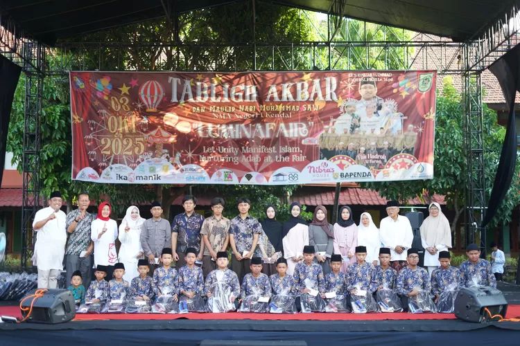 Tabligh Akbar dalam rangkaian Reuni SMA Negeri 1 Kendal.  (Dokumen)