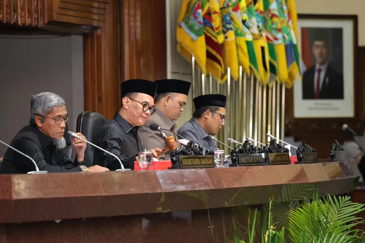 DPRD Jateng menetapkan Rencana Kerja (Renja) tahun 2026. Penyusunan Renja ini untuk memastikan seluruh kegiatan dan program kerja DPRD dapat dilaksanakan secara konsisten dengan prinsip tata kelola pemerintahan yang baik. (Dok.)