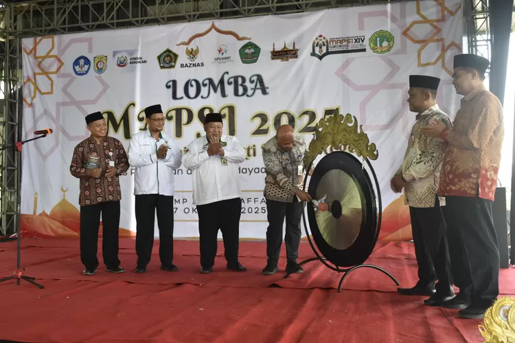 Kepala Disdikbud Kendal Membuka Lomba MAPSI Jenjang SMP Tahun 2025.  (edi prayitno/kontributor kendal  &nbsp;)