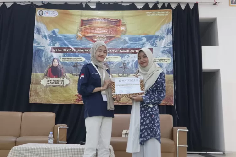 Dewi Prihatini Maghfiroh, &nbsp;Pegiat Naskah Kuno dari Pelataran Sastra Kaliwungu sata mengisi Telumisi.  (dokumen)