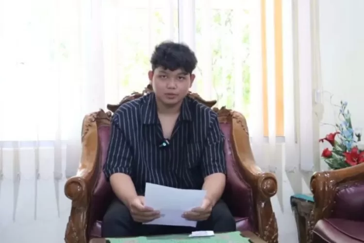 Chiko Radityatama Agung Putra mahasiswa Undip pelaku pembuat video SKandal Smanse hasil editan AI.  (Instagram/sman11semarang.official)