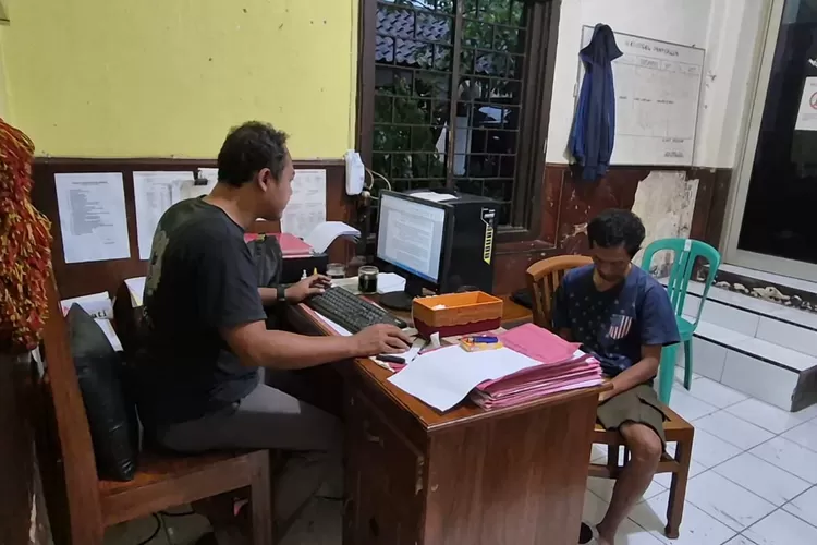 Pelaku Curas dimintai keterangan di Polsek Boja.  (dokumen)