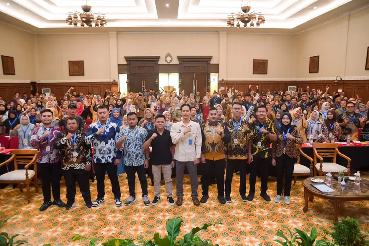 BGN latih 35.000 penjamah pangan di Pulau Jawa untuk memperkuat penerapan standar keamanan, higienitas, dan mutu makanan bergizi demi mendukung kesehatan masyarakat.