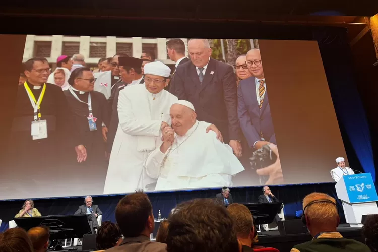 Menag Nasaruddin Umar kenang persahabatan dengan Paus Fransiskus dan sampaikan pesan persaudaraan di Forum Perdamaian Vatikan.