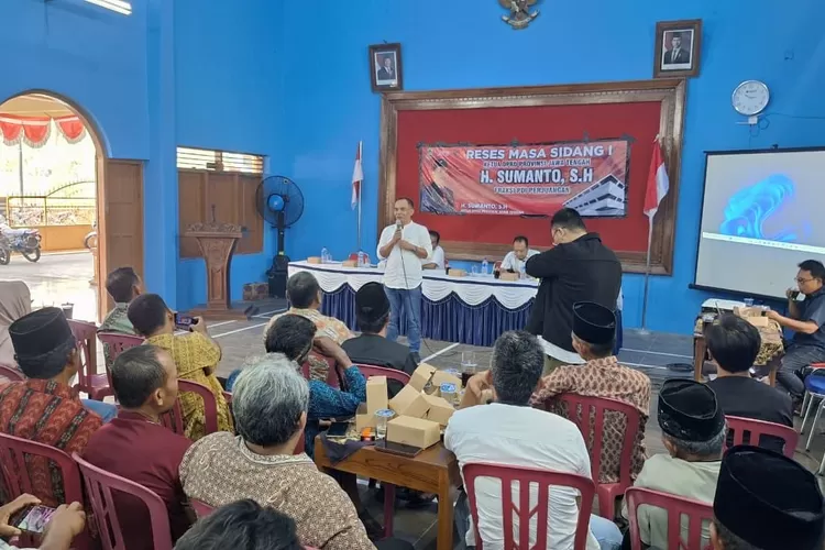 Ketua DPRD Jateng Sumanto menggelar reses masa sidang I di sejumlah titik Kabupaten Karanganyar, belum lama ini.  (dok.)