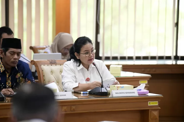 Wali Kota Semarang Agustina Wilujeng Cabut Kebijakan Nonaktifkan Internet Monitoring CCTV (pemkot)