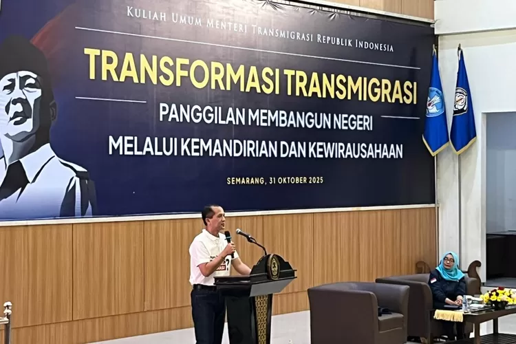 Menteri Transmigrasi Muhammad Iftitah Sulaiman Suryanagara dalam kuliah umum bertema &ldquo;Transformasi Transmigrasi: Panggilan Membangun Negeri Melalui Kemandirian dan Kewirausahaan&rdquo; di Gedung Prof. Soedarto, Kampus Universitas Diponegoro (Undip) Semarang, Jumat (31/10/2025). (dok.)