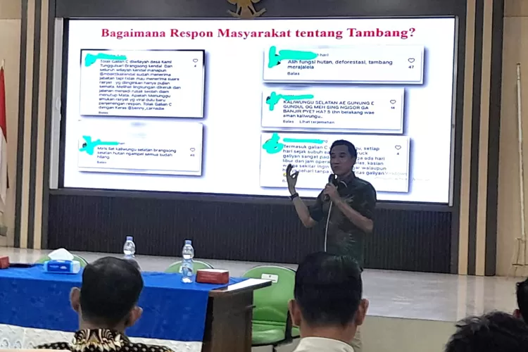  Wakil Bupati Kendal saat sosialisasi penarikan MBLB di Aula Dinas PUPR Kendal.  (dokumen)