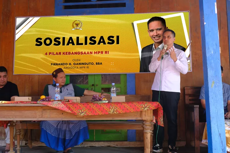 Anggota DPR RI Firnando H. Ganinduto ketika sosialisasi empat pilar di Balai Pertemuan Desa Karangmalang Wetan.  (dokumen)