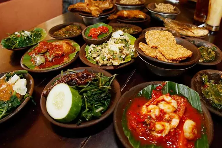 Waroeng Spesial Sambal (SS) hadir di 7 lokasi di Semarang. Simak alamat lengkap dan rekomendasi cabang terbaik untuk menikmati aneka sambal khas nusantara. (Istimewa )