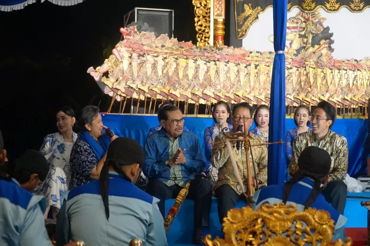 Memperingati Hari Ulang Tahun ke-14, DPW Partai NasDem Jawa Tengah menggelarpertunjukan wayang kulit lakon &ldquo;Wisanggeni Kridha&rdquo; di Alun-Alun Manunggal, Gombong, Kebumen, Sabtu malam (1/11/2025) lalu. (dok.)
